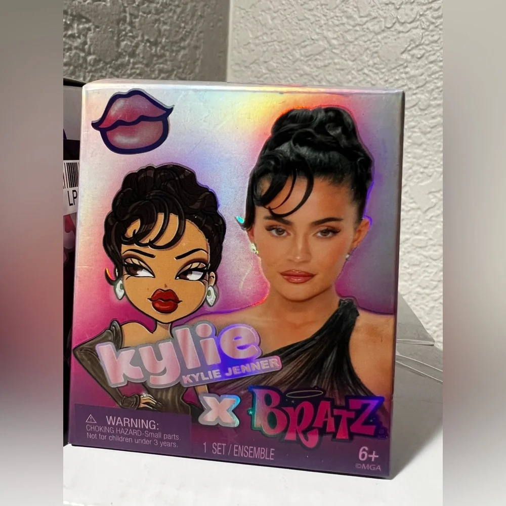 2 boxes of Kylie x Bratz mini collectibles figures Series 1‎ (each box 2 minis)
